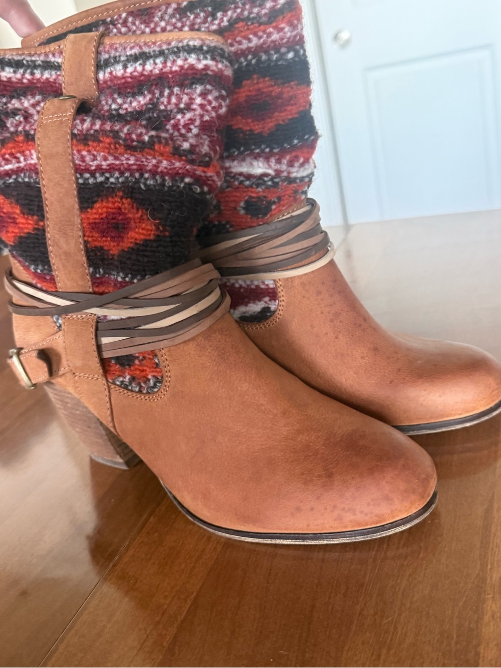 🍂 Steve Madden Tan Leather Ankle Boots — Sweater Knit Cuff & Wrap Strap